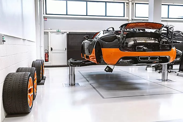 Bugatti Veyron Oil Change Takes 27 Hours And Can Cost ₦8.7 Million