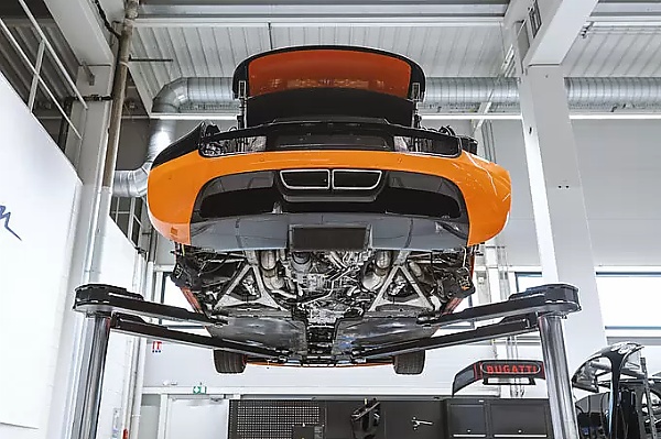 Bugatti Veyron Oil Change Takes 27 Hours And Can Cost ₦8.7 Million - autojosh