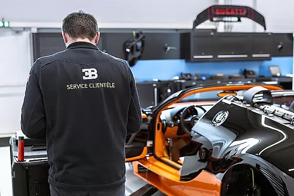 Bugatti Veyron Oil Change Takes 27 Hours And Can Cost ₦8.7 Million - autojosh 