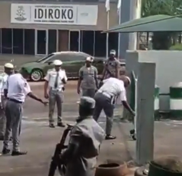 Moment Customs Reopened The Idiroko Land Border Gates (Video) - autojosh 