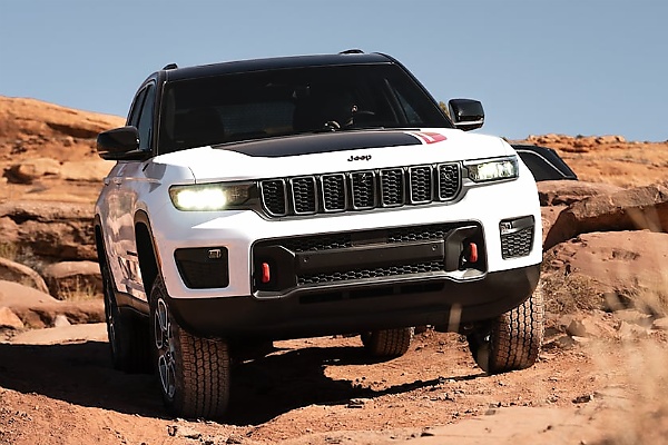 Jeep Says Toyota Can't Match Its Off-Roading Abilities - autojosh 