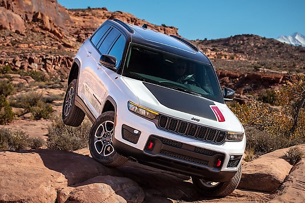 Jeep Says Toyota Can't Match Its Off-Roading Abilities - autojosh