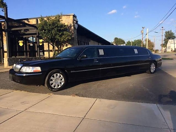This Lincoln Town Car limo was left to rust somewhere in Nigeria 