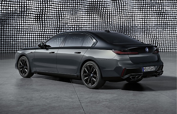Flagship M-badged BMW M760e xDrive And i7 M70 Electric Officially Coming In 2023 - autojosh