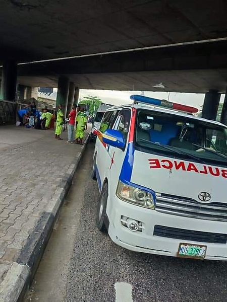 State-of-the-art Mobile Clinic : LASAMBUS Officials Rescue, Deliver Stranded Pregnant Woman In Labour - autojosh 