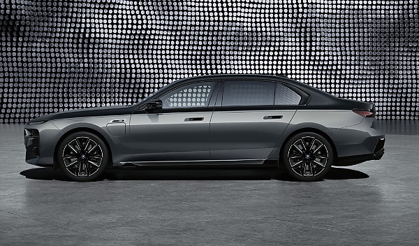 Flagship M-badged BMW M760e xDrive And i7 M70 Electric Officially Coming In 2023 - autojosh 