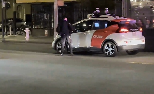 Police In U.S Stop Self-driving Car And Finds Nobody Inside - autojosh 