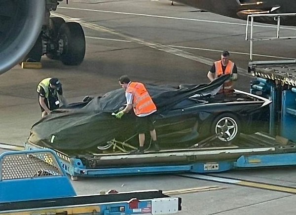 McLaren F1 GT, One Of Sultan Of Brunei’s 8000+ Cars, Flown To UK For Restoration - autojosh 