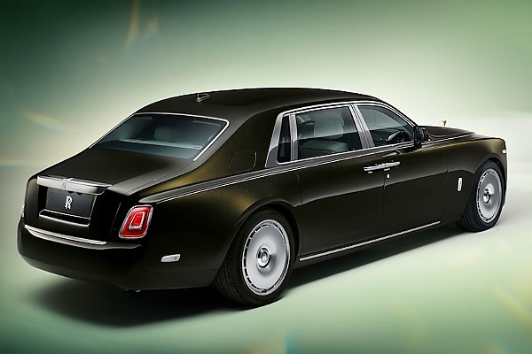 2023 Rolls-Royce Phantom 8 Series II Debut With Minor Changes, Including Illuminated Grille - autojosh 