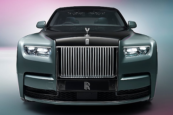 2023 Rolls-Royce Phantom 8 Series II Debut With Minor Changes, Including Illuminated Grille - autojosh 