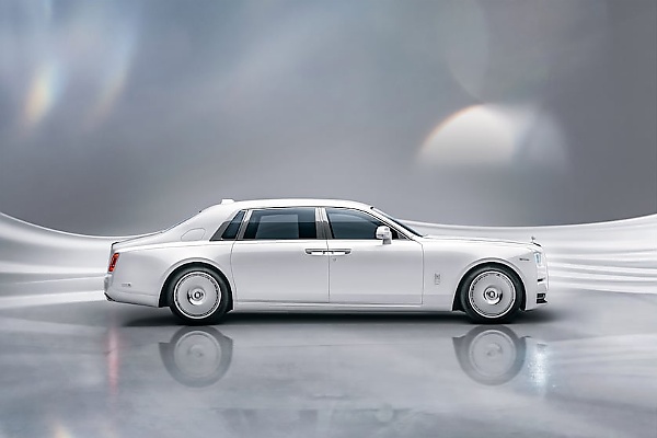 2023 Rolls-Royce Phantom 8 Series II Debut With Minor Changes, Including Illuminated Grille - autojosh 