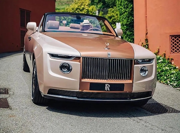 Rolls-Royce's Wild Boat Tail Makes Public Debut At Villa d'Este