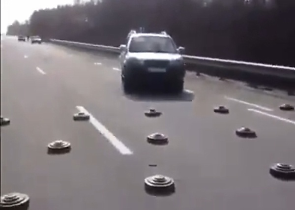 Watch As Cars Carefully Drive Around Russian Anti-tank Landmines In Ukraine - autojosh 