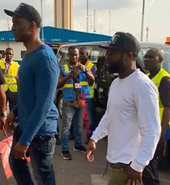 Floyd Mayweather Rides In Innoson IVM Capa Moments After Arriving Nigeria In His Custom Private Jet - autojosh 