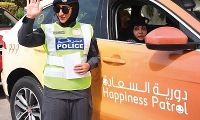 Happiness Patrol Team From Abu Dhabi Police Drops Greeting Cards On Cars On Eid-ul-Fitr Day - autojosh