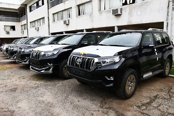 Gov. Seyi Makinde Presents 7 Toyota Prado SUVs To Oyo High Court Judges - autojosh