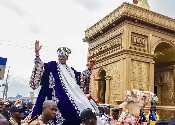 Photos : Oluwo of Iwo Says Camel And Not Rolls-Royce Or Bentley Is The Best Ride For A King - autojosh 