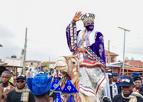 Photos : Oluwo of Iwo Says Camel And Not Rolls-Royce Or Bentley Is The Best Ride For A King - autojosh 