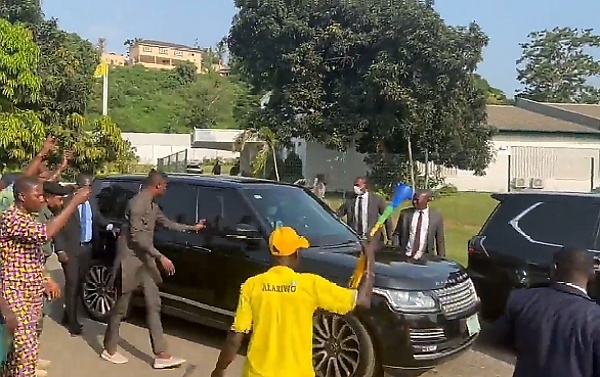 2023 Election : Moment Bola Tinubu Arrived In Ogun State In Armored Range Rover Sentinel - autojosh