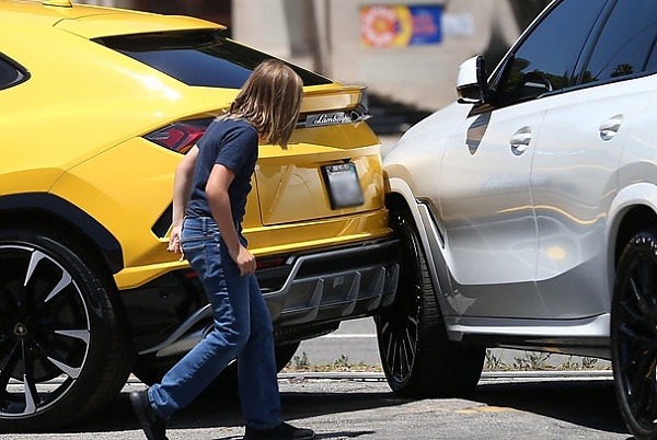 Actor Ben Affleck’s 10-Year-Old Son Reverses Lamborghini Urus Into BMW X6 - autojosh 