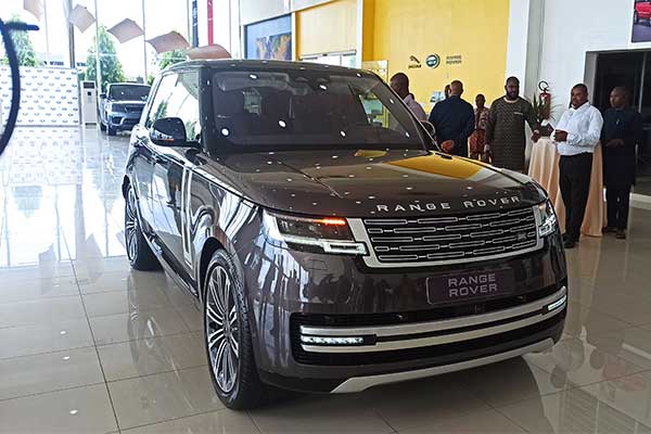 6×6 Rolls-Royce, Coscharis Launches Range Rover, Museveni's Maybach Limo, 2023 Range Rover Crashes, News In The Past Week - autojosh 