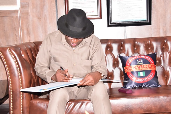 Photo News : Ex-President, Goodluck Jonathan Renew His Driver's Licence At FRSC HQ - autojosh 