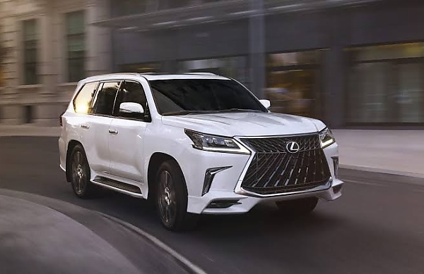 This Lexus LX 570 Goes From 'King Of The Road' To 'King Of The Scrapyard' In One Crash - autojosh 