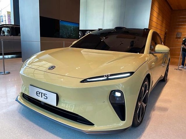 Two Dead After Nio EV Falls From Third Floor Of Automakers HQ In Shanghai During Test Drive - autojosh 