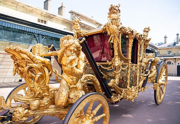 Queen Elizabeth's 260-year-old 'Gold State Coach' To Appear At Platinum Jubilee Pageant - autojosh 