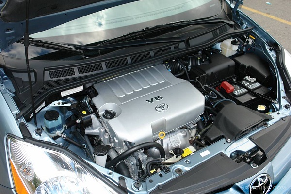 Toyota Sienna with 2GR engine