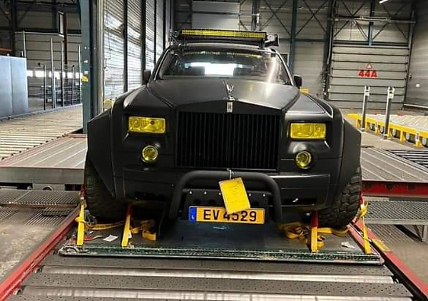 Someone Turned A Rolls-Royce Phantom Into A Six-wheeled Off-roading Beast - autojosh 