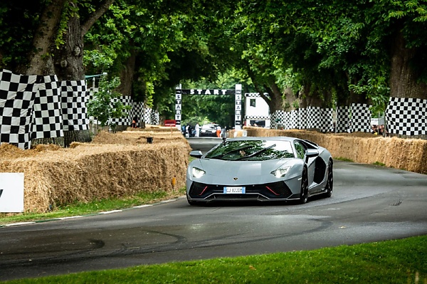 Supercars Taking On The Legendary "Hill Climb" At The Goodwood Festival Of Speed - autojosh