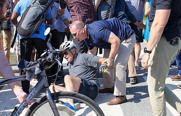 Today's Photos : Moment U.S President Biden Falls While Riding His Bike