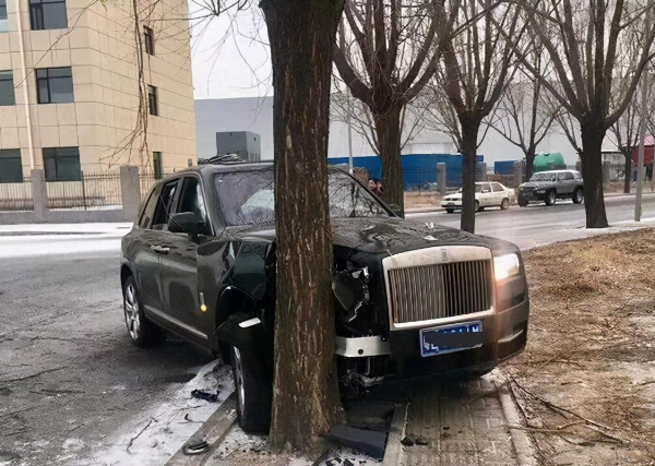 Would You Take This Wrecked ₦350 Million Rolls-Royce Cullinan Or A 'Toyota Camry + ₦20 Million'? - autojosh