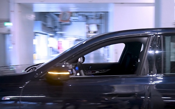 Watch 2023 BMW 7 Series Drive Itself From The Assembly Line With No One Behind The Wheel - autojosh 