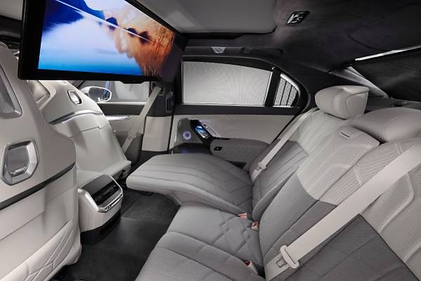 Check Out The Automatic Door Opening System In The New BMW 7 Series Flagship Sedan - autojosh 