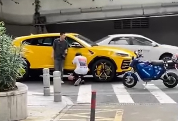 Chinese Man Who Was Forgiven For Crashing A Scooter Into Lamborghini Plan To Hit A Porsche - autojosh