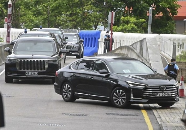 Chinese President Xi Brought A New Armored Hongqi Limo With Him To Hong Kong - autojosh 