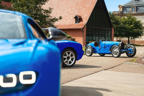 Today's Photos : Color Blue Is Synonymous With BUGATTI - autojosh 
