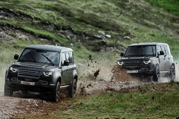 Defenders, Range Rover And Jaguar Stunt Cars From Latest 007 Film Are Up For Charity Auction - autojosh 