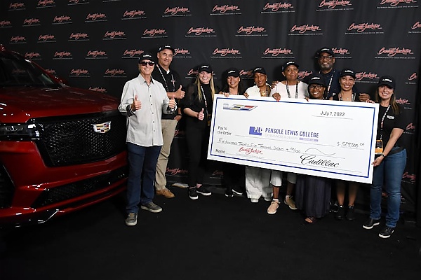 First-ever 2023 Cadillac Escalade-V Raises $500,000 At Auction, To Benefit College - autojosh 