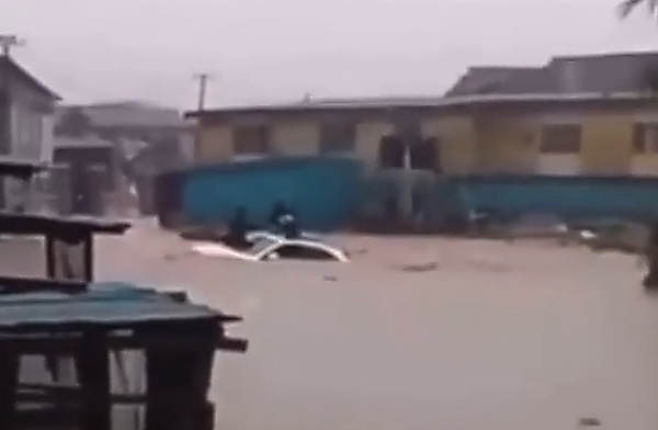 2 Missing After Raging Flood Swept Away Lexus SUV, A Toyota Car In Agege (Video) - autojosh 