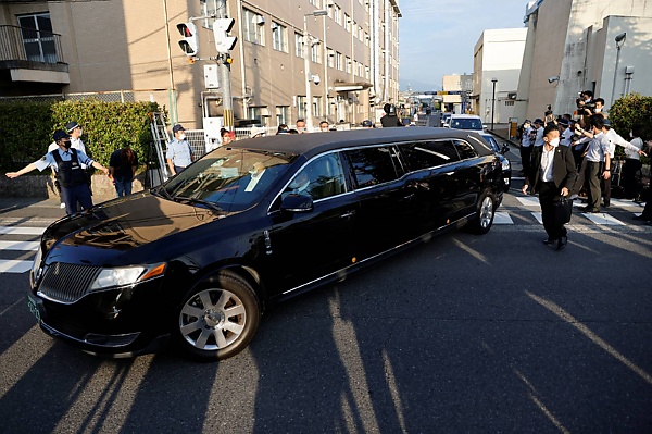 Car Carrying Body Of Assassinated Former Japanese PM Shinzo Abe Arrives At His Home - autojosh 