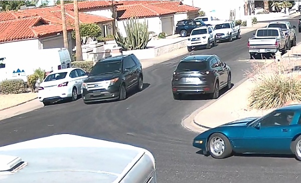 Watch : Inattentive Driver Drives Ford Explorer SUV Over Chevrolet Like It Is Not There - autojosh 