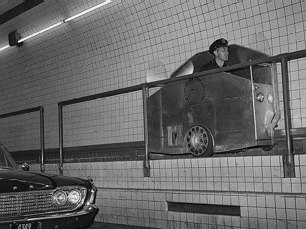 In The 1960s, New York Police Patrol The Tunnels In These Tiny Electric Cars - autojosh 