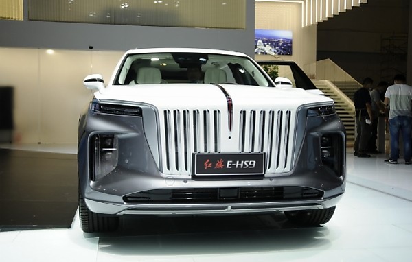 Today's Photos : When Hongqi E-HS9, Designed By Ex-Rolls-Royce Designer, Meets Rolls-Royce Ghost - autojosh 