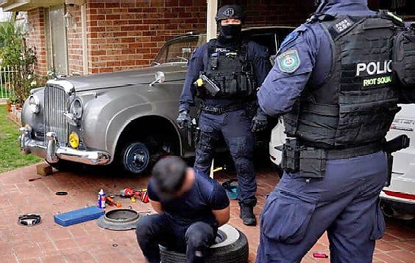 Criminals Use Vintage Bentley To Smuggle $106M Worth Of Cocaine, Meth, From Canada Into Australia - autojosh