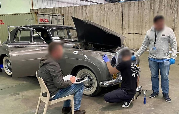 Criminals Use Vintage Bentley To Smuggle $106M Worth Of Cocaine, Meth, From Canada Into Australia - autojosh