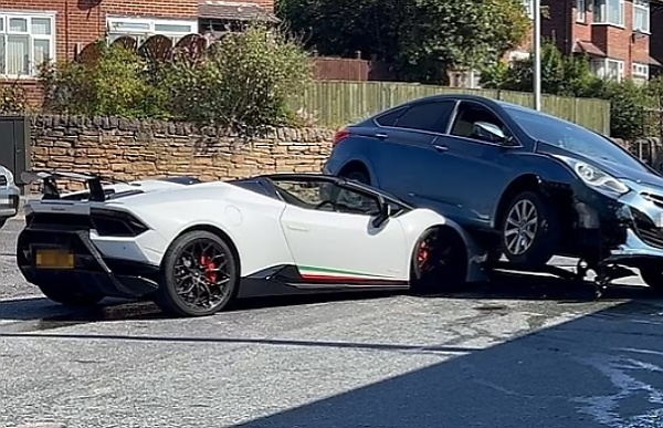 Watch As Hyundai Ends Up Driving Over A Lamborghini At A Junction – But Who Is At Fault? - autojosh 