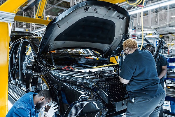 Mercedes-Benz Starts Production Of All-electric EQS SUV - autojosh 